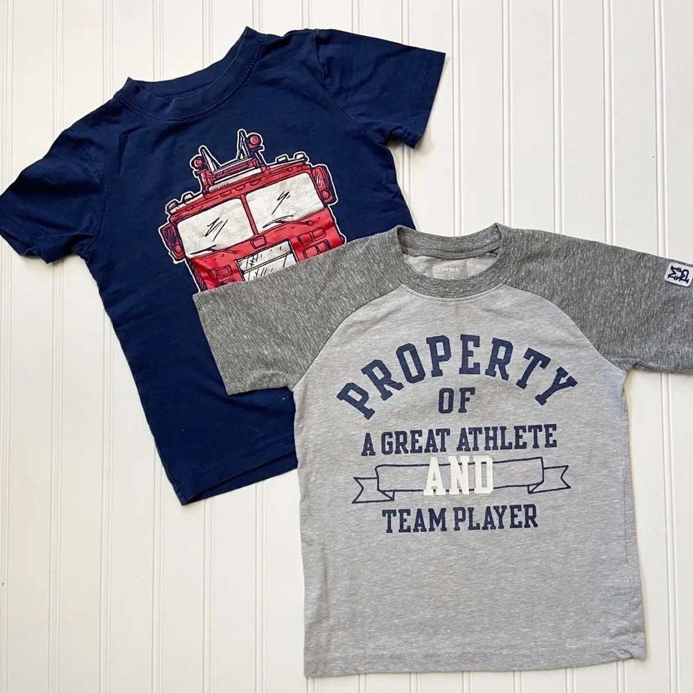 •Carter’s• pr of graphic tees